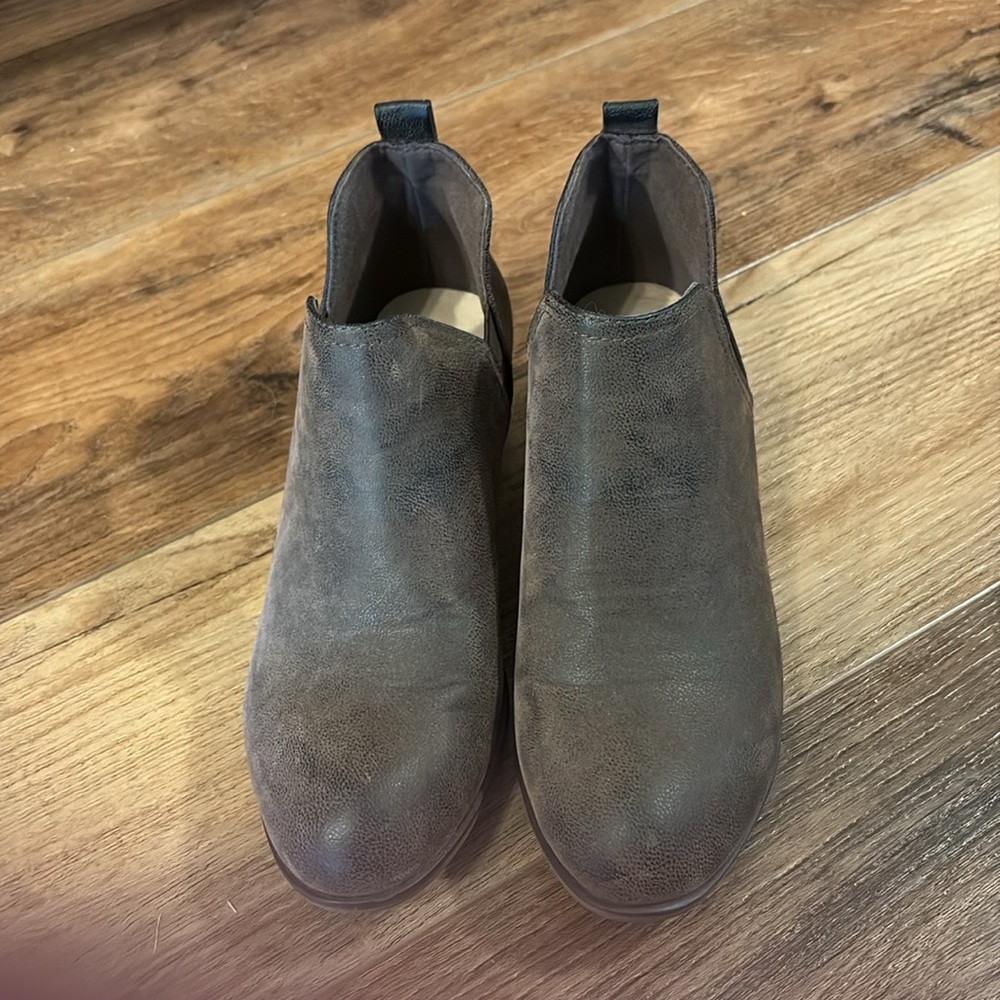 Natural Reflections Brown Booties
